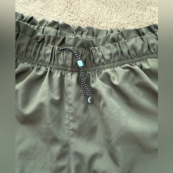 Nike Dr-Fit Standard Running shorts Sz M olive green pull toggle elastic waist - Picture 4 of 9